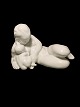 Bing & Grøndahl 
Blanc de Chine 
Figur af Kvinde 
med barn No 
4029. Designet 
af Kai Nielsen. 
Måler ...