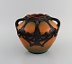 Ipsens enke, Danmark. Art nouveau vase i håndmalet glaseret keramik. 1920'erne. Modelnummer 710. ...