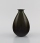 Just Andersen, Danmark. Tidlig vase i diskometal. 1930'erne. Modelnummer D1521. Måler: 14,5 x ...