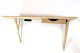 Væghængt skrivebord i dansk design af egetræ fremstillet af snedkergaarden fra omkring ...