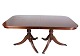 Spisestuebord i mahogni designet i Queen Anne stilen fra omkring 1930'erne. Et meget flot bord ...