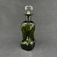 Højde 19 cm.Klukflaske i olivengrønt glas med kuglerund prop fra Holmegaard.Klukflasken ...