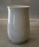 Kgl. Hvid Vase 
med relief 15.5 
cm Thorkild 
Olsen Blanc de 
Chine fra  
Royal 
Copenhagen I 
hel og ...