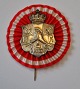 Emblem for Prins Frederik Ferdinands dragoner i Aarhus, 19. &aring;rh. S&oslash;lv. Med kokarde. ...