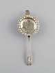 Europæisk 
sølvsmed. Antik 
sølv tesi. 
1800-tallet.
Længde: 17 cm.
I flot ...