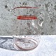 Glas kande, Med emalje malet mønster i rødt og hvidt, 18cm høj, 15cm bred *Pæn stand*