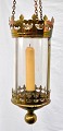 Lille hall lanterne, 19. årh. Messing. Med kædeophæng. Cylinderformet glas. Til stearin lys. H: ...