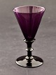 Anglais aubergine farvet vinglas 12,5 cm. 19.årh. emne nr. 500124