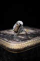 Gammel sølv ring med farvet sten. Stemplet. 2x1,5cm.Ring størrelse : 55.