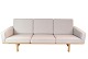 Trepersoners sofa, model GE-236/3, designet af Hans J. Wegner og fremstillet af Getama i ...