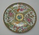 Canton famille rose tallerken, "Canton Rose", Kina, 1800-tallet. Polykrom dekoration med guld, ...