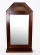 Antikt spejl i træsorten mahogni fra omkring år 1890'erne. H:67  B:36  D:10