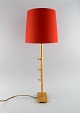 Nicolas de Wael for Fondica. Stor bordlampe i bronze med original rød skærm. Frankrig, ...