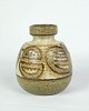 Brun keramik vase af Bornholms keramik Søholm fra omkring 1960'erne. H:15  Dia:11,5