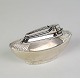 Bord lighter, 
model Ronson 
lavet i metal 
oprindeligt fra 
England 
indgraveret 
"Patented". Med 
Reg ...