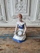 B&G figur - 
pige med 
blomsterkrans 
No. 2345, 1. 
sortering
Højde 14 cm.
Design: Vita 
...