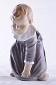 B&G 
porcelænsfigur, 
lille pige i 
kjole nr. 1995. 
Højde 13 cm. 1. 
Sortering fin 
stand. Kunstner 
: ...