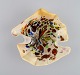 Organisk formet Murano skål i polykromt mundblæst kunstglas med bølget kant. Italiensk design, ...
