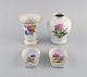 Meissen, Tyskland. To vaser og to små skåle i håndmalet porcelæn med blomster og guldkant. ...