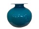 Holmegaard Carnaby, stor rund blå vase.Designet af Per Lütken in 1968. Højde 22,6 cm., ...