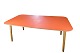 Spisebord, designet af Karsten Lauritsen med ben af massiv egetræ med en laminat overflade med ...