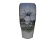Royal Copenhagen vase med dansk mølle.Af fabriksmærket ses det, at denne er produceret i ...