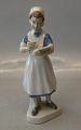 Sygeplejerske i blåt og hvidt 20 cm Tysk porcelæn 11 krydset saks 1859 Handpainted Underglaze ...