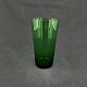 Højde 10 cm.
Cylinderformet 
sodavandsglas 
fra 1930'erne.
Farven er 
mærkegrøn også 
kaldt ...