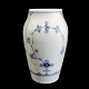 Royal Copenhagen,musselmalet riflet porcelæn;Vase #384. 1. sortering. Højde 13 cm. Diam. 8 ...