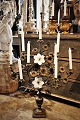 Gammel fransk kirkelysestage i bronze med plads til 9 stearinlys , dekoreret med masse af bronze ...
