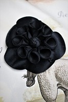 item no: Chanel blomster broche.