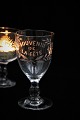 Gammelt fransk 
Souvenir 
vinglas med 
graveret skrift 
Souvenir De La 
Fete. H:14cm. 
Dia.:7,5cm. ...