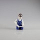 Bing og Grøndahl figur 2393 HNPorcelænsfigur af læsende dreng i blå og hvide farver1. ...