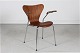 Arne Jacobsen (1902-1971)Gl. 7'er stol model 3207 med armlænfremstillet af ...