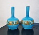 Par blå art deco vaser i fajance med blomster dekorationer fra British Bavaria (B.P. Co. Ltd) i ...