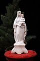 Dekorativ , gammel Madonna figur i porcelæn af Jomfru Maria med Jesusbarnet. Højde: 18cm.