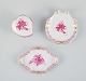 Tre små Herend ”Pink Indian” porcelænsdele med håndmalede lilla blomster og ...