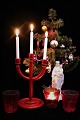 Gammel svensk jule lysestage i rødmalet træ med plads til 3 små julelys.H:22cm.