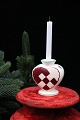Rødt Aluminia julehjerte i fajance med plads til et lille julelys og grangrene. H:7,7cm. ...