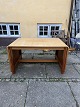 Dansk møbeldesign bibioloteksbord med klapper udført i mahogni ca. 1970'erne. Pæn brugt stand, ...