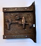 Antik kiste 
lås, 18. årh. 
Smede jern. 13 
x 16,5 cm. 
Proveniens: 
Højbjerg 
Låseservice - 
...