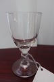 Antikt og 
enkelt smukt 
hvidvinsglas
Fra ca. 1880
God stand
Varenr.: 
4-02591