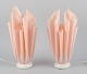Georgia Jacobs, fransk designer, et par rosafarvede bordlamper i resin på marmor-fod.Model ...