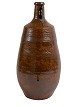 Saltglaseret 
stentøjsflaske 
med smuk 
tekstur. 
Portugal. 
Højde: Cirka 
32,50 
centimeter. ...