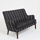 Arne Vodder. Topersoners sofa model AV53,betrukket med sort og hvidstribede savak og ben i mørkt ...