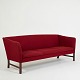 Ole Wanscher 
3-personers 
sofa udført hos 
P.E.Jeppesen i 
rød uld og 
mahogni 
ben.Løse hynder 
med ...