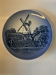 Platte Fra 
#Royal 
Copenhagen
Dybbøl Mølle
Måler 18,5 cm 
ca i dia
Pæn og 
velholdt stand