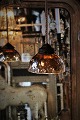Gammel 1800 tals loftslampe med skærm i vaflet fattigmandssølv.Lampeskærmen har en fin gammel ...