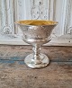 1800tals kandis 
skål i 
fattigmands 
sølv, fint 
dekoreret med 
blomster og 
fugle.
Højde 15 cm. 
...
