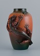 Ipsens Enke, 
Danmark. Vase i 
håndmalet 
glaseret 
keramik med 
firben og 
bille. 
Ca. ...